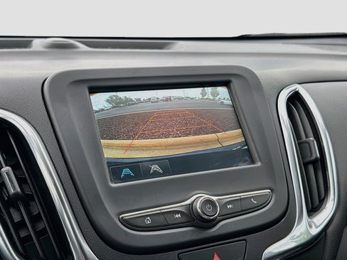 Used 2018 Chevrolet Equinox LT FWD image 18