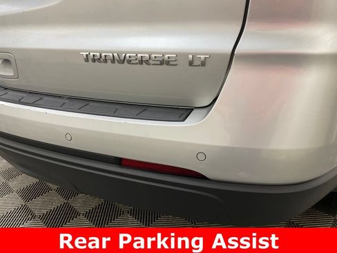Used 2015 Chevrolet Traverse LT w/ Style and Technology Package FWD image 13