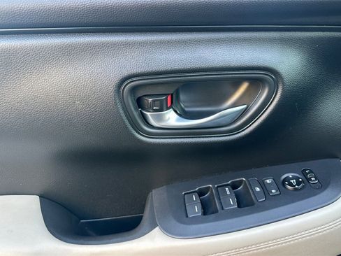 Used 2023 Honda HR-V LX image 11