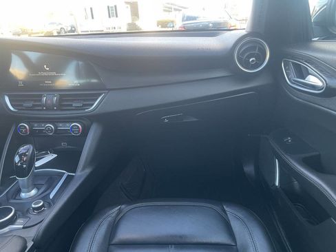 Used 2018 Alfa Romeo Giulia AWD image 25