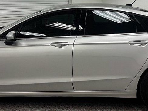 Used 2018 Ford Fusion SE w/ Fusion SE Technology Package image 8