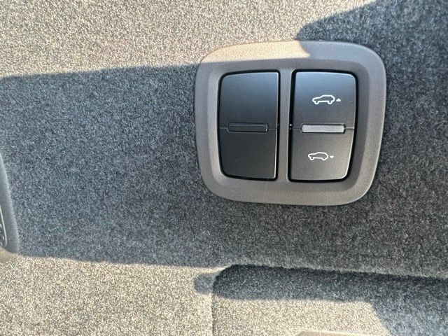 Used 2025 Porsche Cayenne GTS AWD/4WD image 29