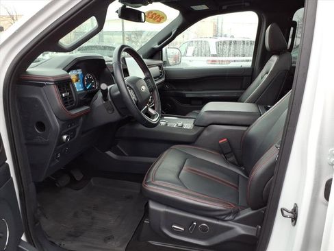 Used 2022 Ford Expedition Max Limited image 10