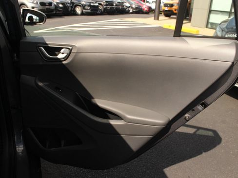 Used 2018 Hyundai Ioniq Plug-In Hybrid FWD image 17