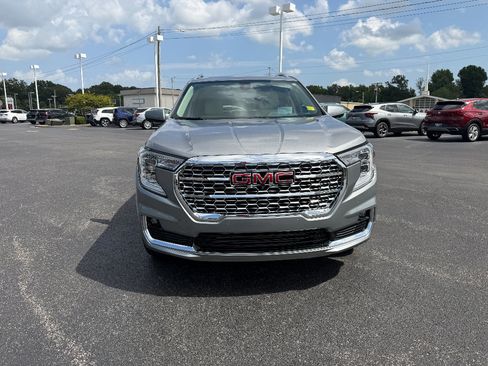 Used 2024 GMC Terrain Denali w/ Denali Premium Package AWD/4WD image 2