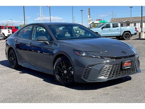 Used 2025 Toyota Camry SE w/ Convenience Package AWD/4WD image 2