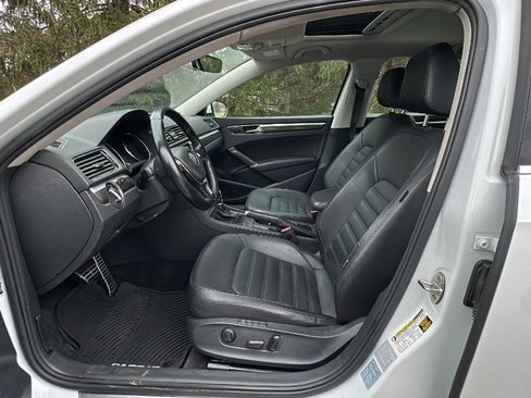 Used 2018 Volkswagen Passat 2.0T SEL Premium FWD image 12