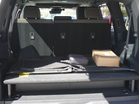 Used 2025 Lexus LX 700h Overtrail image 31