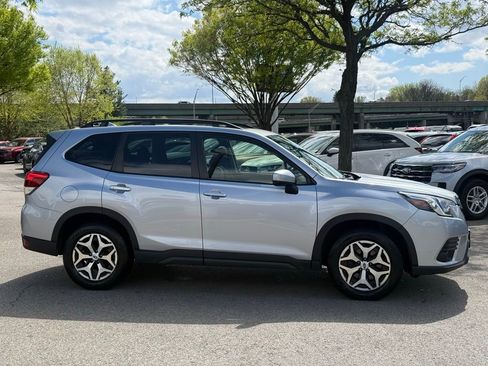 Used 2023 Subaru Forester Premium image 5