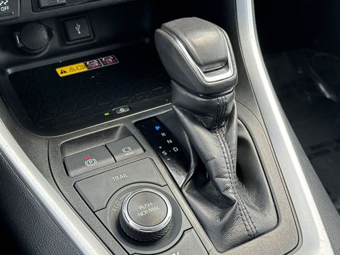 Certified 2022 Toyota RAV4 XLE Premium AWD/4WD image 28