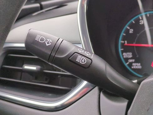 Used 2021 Chevrolet Equinox LS image 26