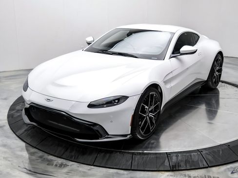 Used 2022 Aston Martin V8 Vantage Coupe RWD image 7