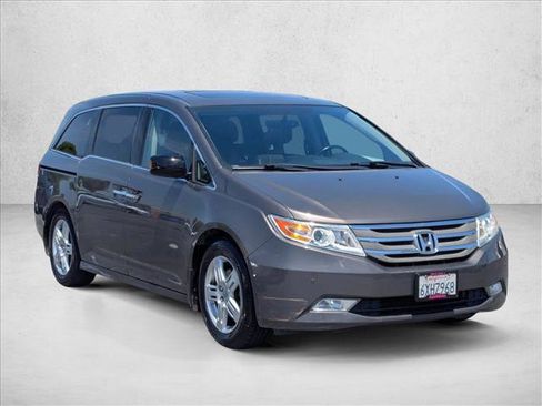 Used 2013 Honda Odyssey Touring image 3