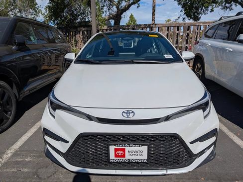 Used 2025 Toyota Corolla SE FWD image 6
