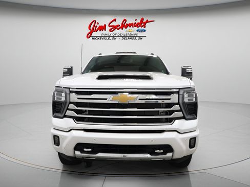 Used 2025 Chevrolet Silverado 2500 High Country AWD/4WD image 3