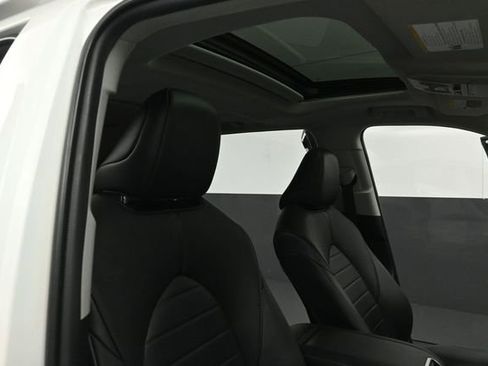 Used 2021 Toyota Highlander XLE AWD/4WD image 31