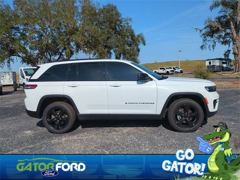 Used 2023 Jeep Grand Cherokee Altitude image 4