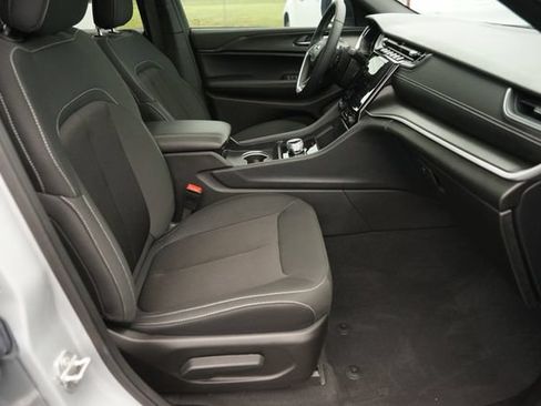 Used 2025 Jeep Grand Cherokee L Laredo w/ Luxury Tech Group I AWD/4WD image 21