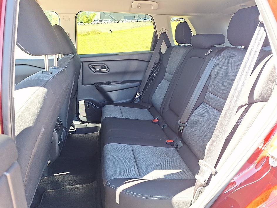 Certified 2025 Nissan Rogue SV FWD image 12