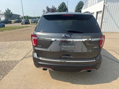 Used 2018 Ford Explorer XLT w/ Equipment Group 202A AWD/4WD image 10
