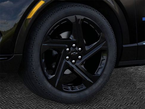 New 2026 Chevrolet Equinox EV RS image 9