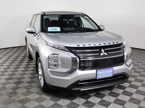 New 2026 Mitsubishi Outlander ES AWD/4WD image 3