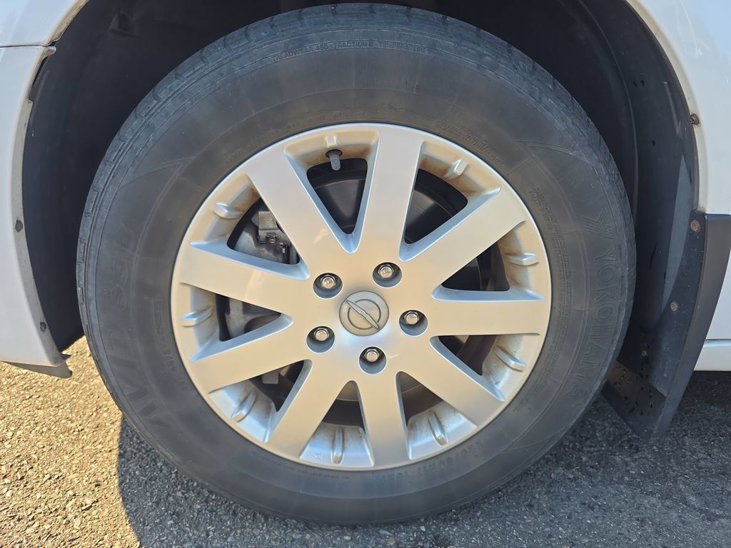Used 2016 Chrysler Town & Country Touring w/ Driver Convenience Group FWD image 12