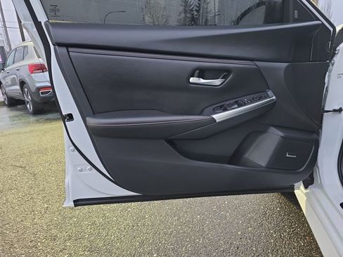 Used 2024 Nissan Sentra SR w/ SR Premium Package image 18