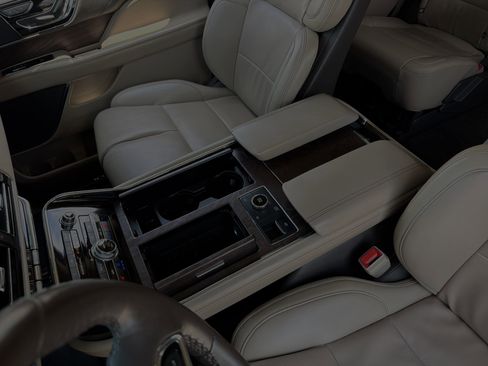 Used 2024 Lincoln Navigator Premiere AWD/4WD image 20