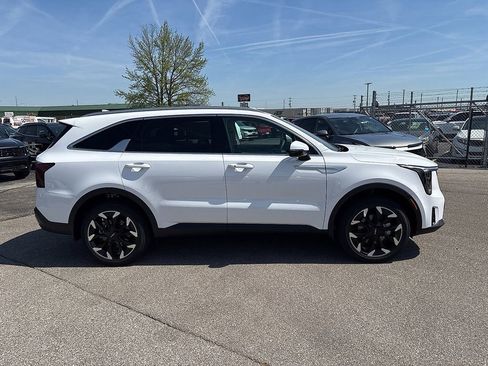 New 2026 Kia Sorento EX AWD/4WD image 2