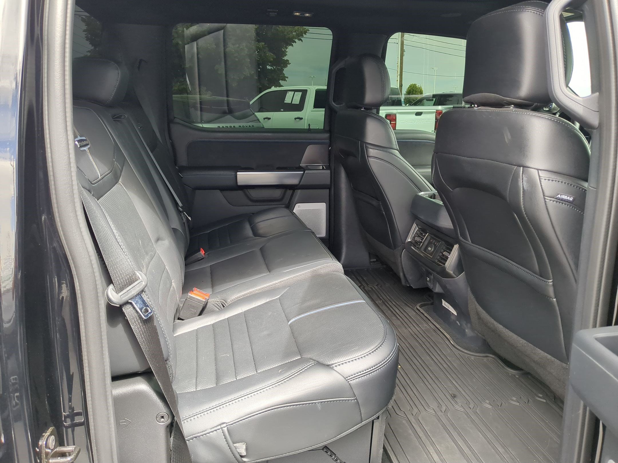 Used 2026 Ford F450 Platinum w/ FX4 Off-Road Package AWD/4WD image 31