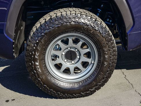 Used 2022 Toyota Tundra SR5 w/ SR5 Premium Package image 9