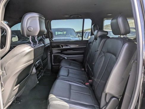 Used 2022 Jeep Wagoneer Series II RWD image 14