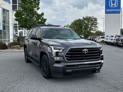 Used 2024 Toyota Sequoia SR5 w/ SR5 Premium Package AWD/4WD image 1