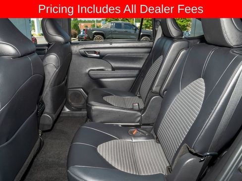 Used 2024 Toyota Highlander XSE AWD/4WD image 7