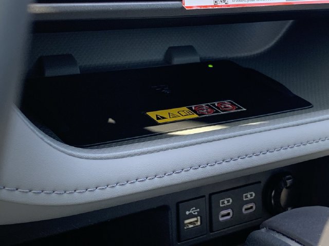 Used 2025 Toyota Highlander XLE FWD image 10