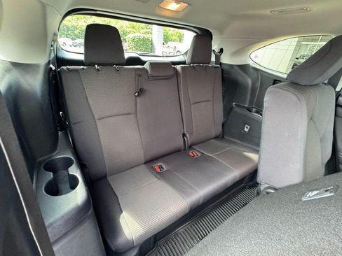 Used 2022 Toyota Highlander LE AWD/4WD image 11