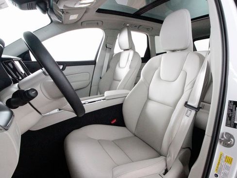 Certified 2025 Volvo XC60 B5 Core w/ Protection Package Premier image 21