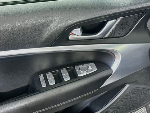 Used 2025 Genesis G70 2.5T RWD image 15