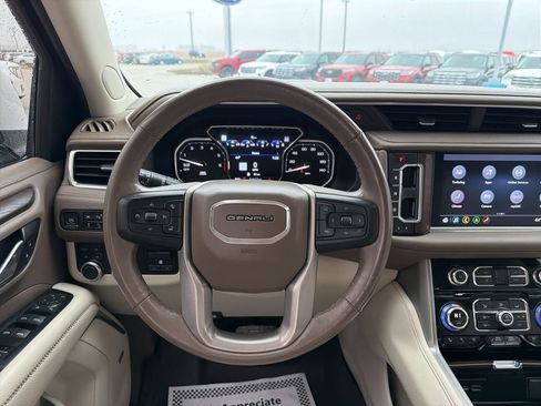 Used 2021 GMC Yukon Denali w/ Denali Premium Package image 13