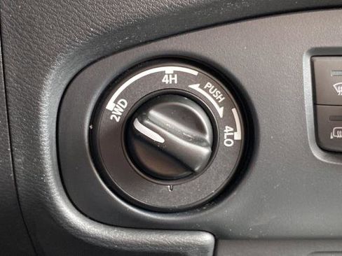 Used 2022 Nissan Frontier SV AWD/4WD image 28