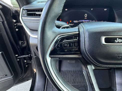 Used 2023 Jeep Grand Cherokee Overland w/ Luxury Tech Group IV AWD/4WD image 19