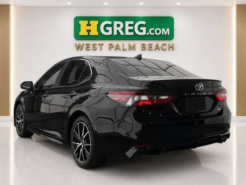 Used 2021 Toyota Camry SE FWD image 2