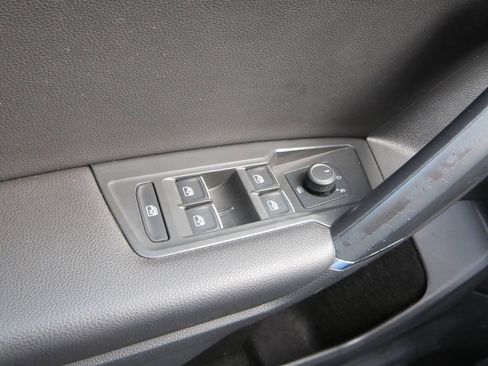 Used 2020 Volkswagen Tiguan SE w/ Panoramic Sunroof Package AWD/4WD image 37