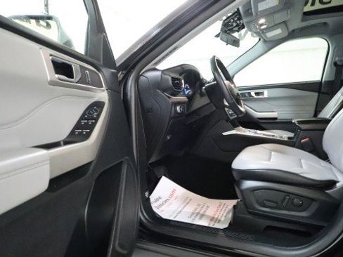Used 2021 Ford Explorer XLT w/ Equipment Group 202A AWD/4WD image 9
