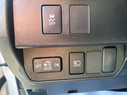 Used 2022 Toyota Tacoma SR AWD/4WD image 13