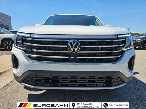 Used 2024 Volkswagen Atlas SE w/ Panoramic Sunroof Package FWD image 8