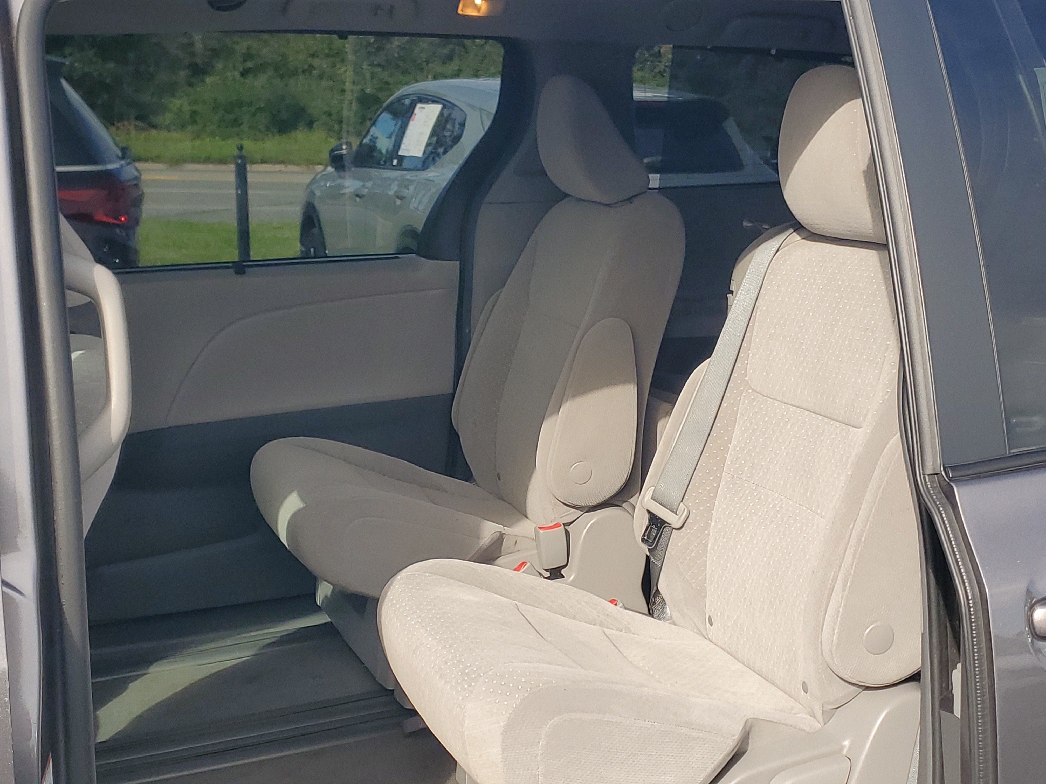 Certified 2019 Toyota Sienna LE FWD image 10