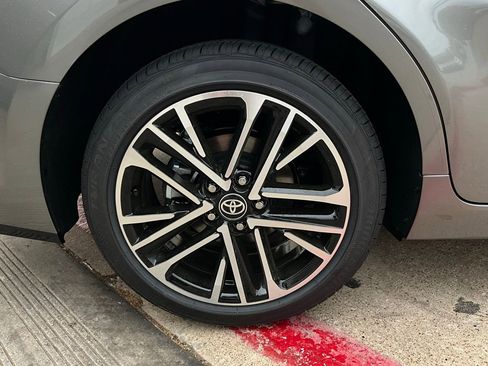 Used 2026 Toyota Camry XLE image 8