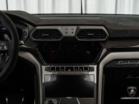 Used 2023 Lamborghini Urus Performante AWD/4WD image 44